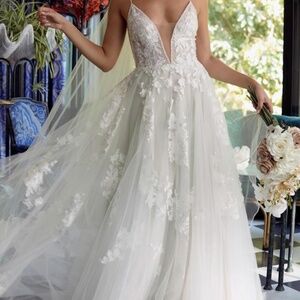 Wtoo Joelle Wedding Dress (Altered height to 5 foot 3), bridal size 12